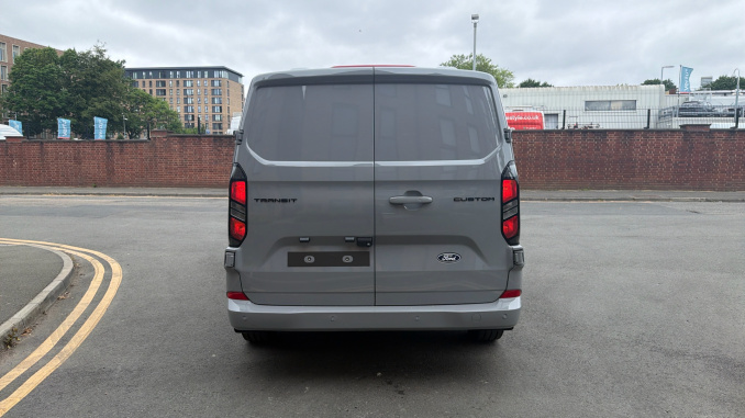 Ford Transit Custom 320 L1 Diesel Fwd 2.0 EcoBlue 136ps H1 Van Limited - Image 11